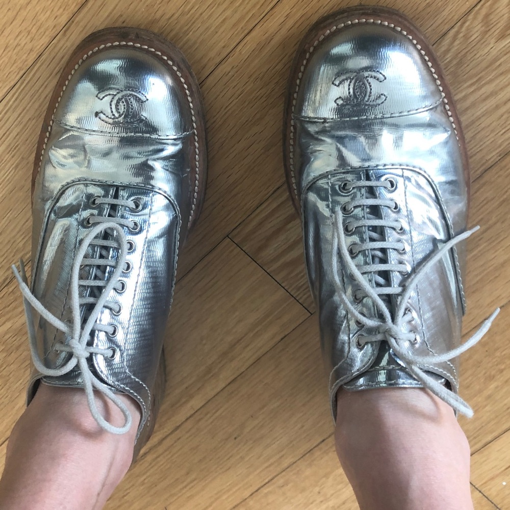 CHANEL SILVER OXFORDS!!! - Picture 3 of 4